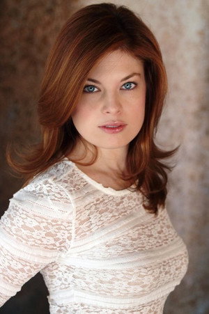 Amanda Alch in Cara