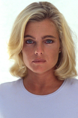 Erika Eleniak in E T  the Extra-Terrestrial