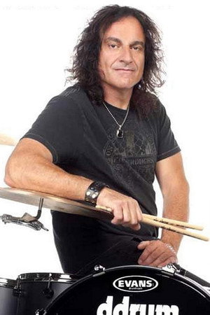 Vinny Appice in Heaven & Hell: Live From Radio City Music Hall