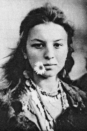 Nelli Volshaninova in The Gypsy Camp Vanishes Into the Blue