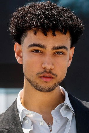 Archie Madekwe in Voyagers