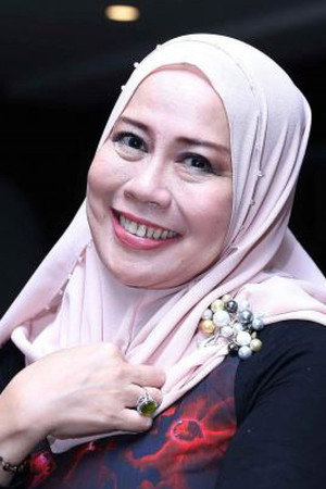 Dewi Yull in Elang