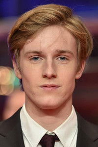 Louis Hofmann in Sanctuary