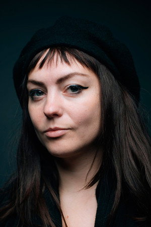 Angel Olsen in Big Time