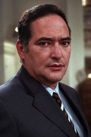 Roberto Ballesteros in El vecindario 3