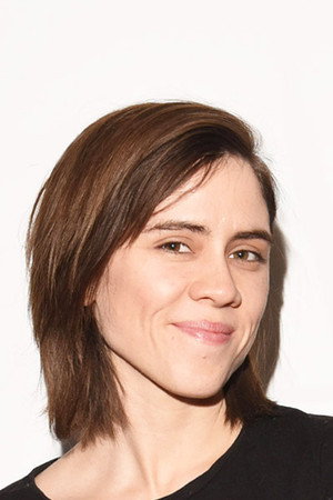 Sara Quin in The Con