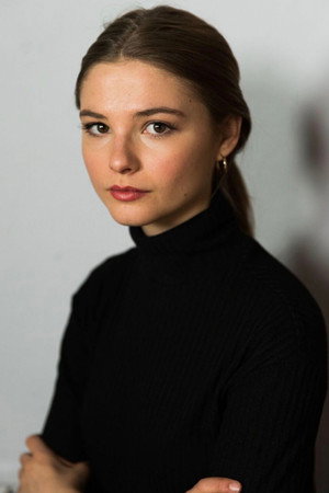 Stefanie Scott in Sorry, I Suck