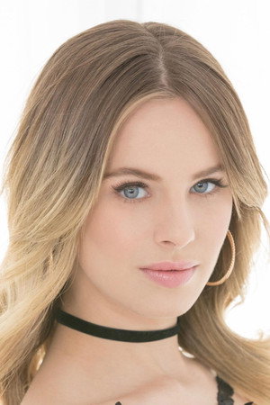 Jillian Janson in Femalien  Cosmic Crush