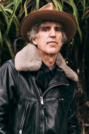 Mikel Erentxun in Paco Loco: viva el noise