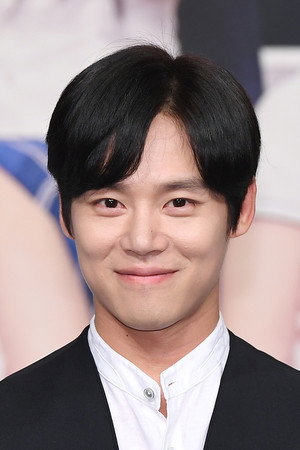 Han Joo-wan in Mothers
