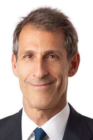 Michael Lynton in Exporting Raymond