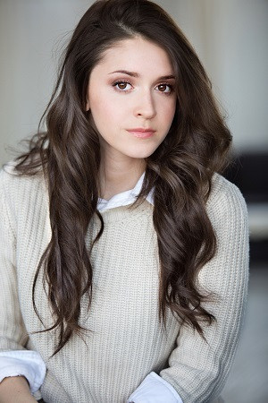 Léa Roy in Heirdoms