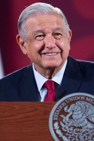 Andrés Manuel López Obrador in Para los jóvenes: a 20 años del 2006