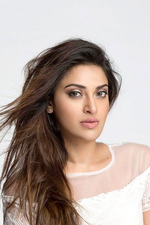 Anushka Ranjan in Gulabi Lens