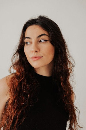 Júlia Estran in Versions of Myself