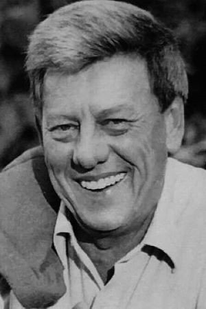 Hoke Howell in Masseuse