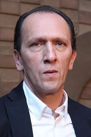 Carlos Aragón in Abel