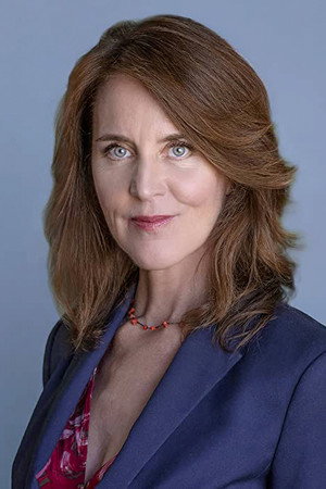 Alexandra Hoover in Simón