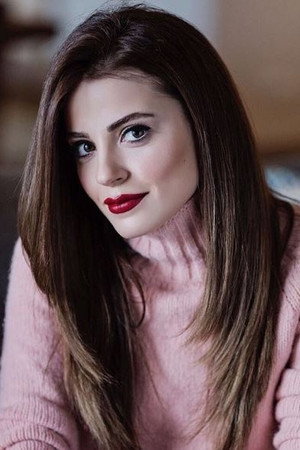 Ezgi Eyüboğlu in Blind in Love