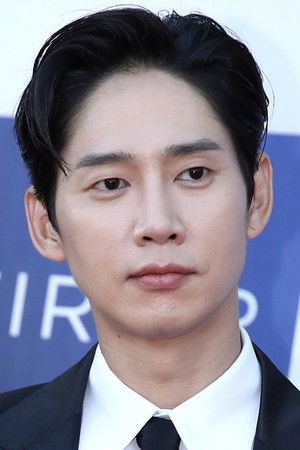 Park Sung-hoon in Gonjiam  Haunted Asylum