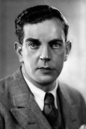 Leslie Banks in Fire Over England