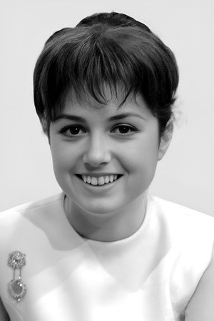 Gigliola Cinquetti in Questi pazzi, pazzi italiani