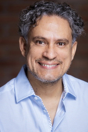 Luis del Valle in Canta y no llores