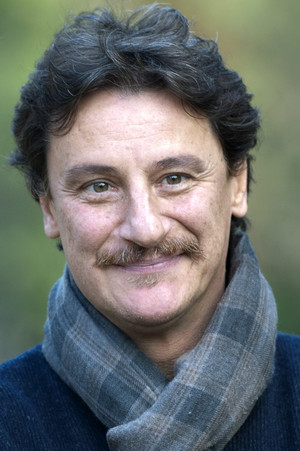 Giorgio Tirabassi in Dial: Help