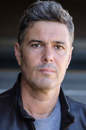 Carlos Bernard in Lavalantula