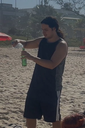 Henrique Quadros in Lesson from the shore - Pilot