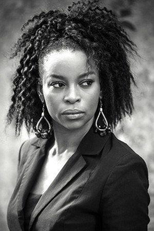 Juliet Esey Joseph in Song e Napule