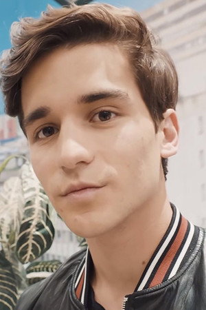 Andrés de la Mora in The Trip 6