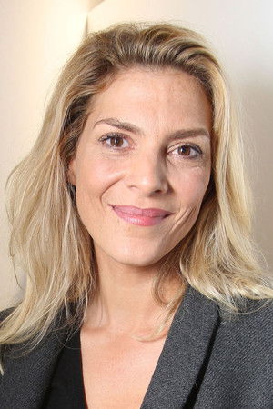 Judith El Zein in The Exes