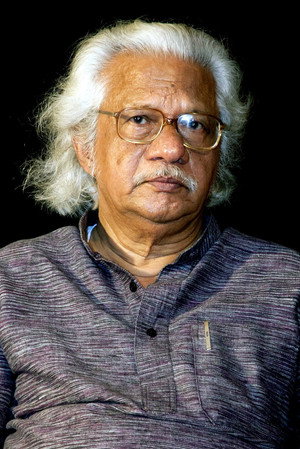 Adoor Gopalakrishnan in Bhoomiyil Chuvadurachu
