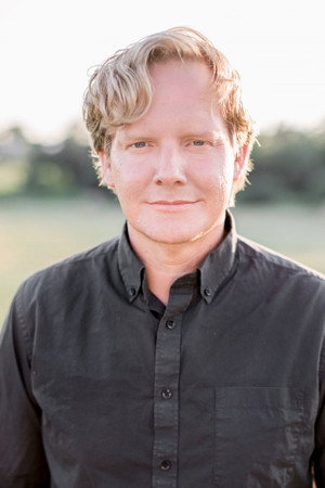 Jonathan Torrens in Kids vs  Aliens