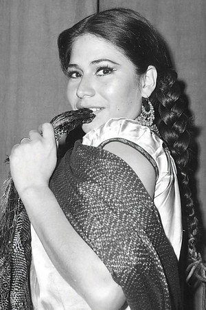 María Elena Velasco in ¡El que no corre... vuela!