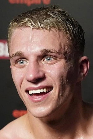 Levi Giles in Callum Simpson vs. Troy Williamson