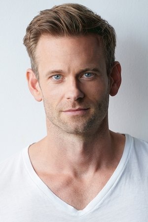 Eric Johnson in Honeymoon with Mom