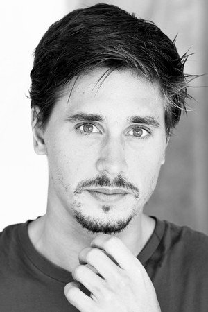 Ivan Mendes in Léo e Bia