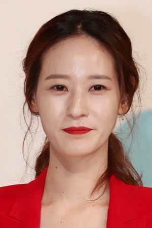 Rie Young-zin in Into the Mirror