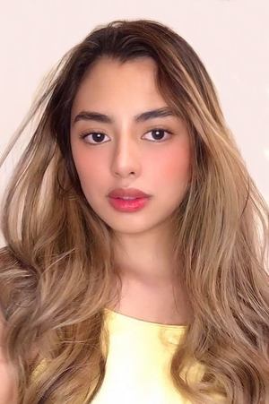 Denise Esteban in Hiram na Sandali