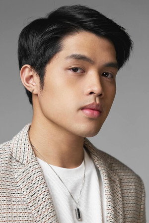Elijah Canlas in Sunshine