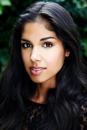 Sarah Roberts in Make It Look Real