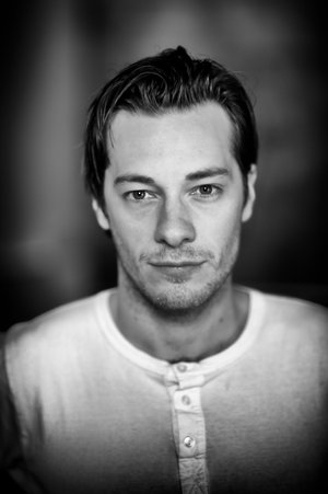Eldar Skar in Sonja  The White Swan