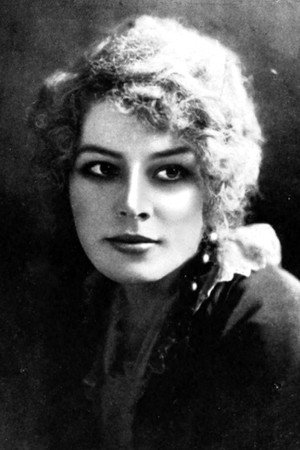 Cleo Ridgely in The Girl Detective