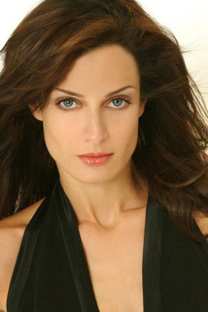 Dayanara Torres in Linda Sara