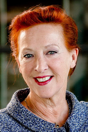 Loes Luca in Your Mother Should Know