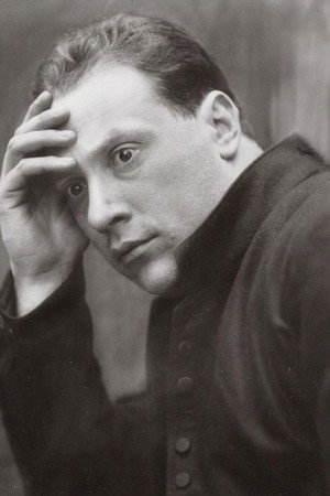 Willem van der Veer in Bulldog Drummond