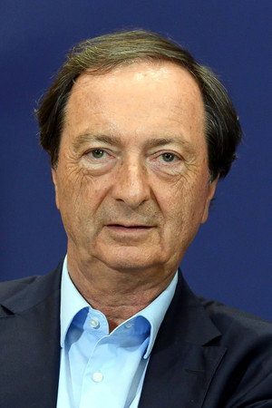 Michel-Édouard Leclerc in The Superstores Wars or the Survival of the Strongest