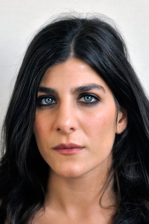 Mina Kavani in Des Hortensias en Hiver